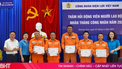 Kesatuan Sekerja Elektrik Vietnam melawat pegawai dan pekerja Loji Janakuasa Huong Son.