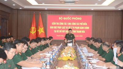 Letnan Jenderal Nguyen Van Gau bekerja di Komando Militer Provinsi Thanh Hoa.