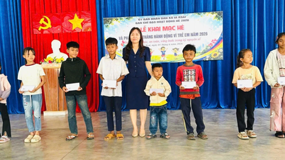 Ia Rsai khai mạc hoạt động hè và trao quà cho trẻ em có hoàn cảnh khó khăn