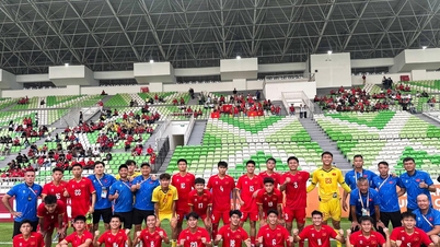 Striker Cong Hau mencetak hat-trick untuk tim U19.