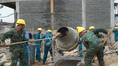 Dak Lak: Mobilizing the army to support the construction of a multi-level school in the border area.
