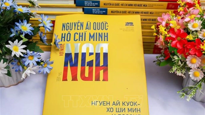Se ha publicado el libro de fotografías bilingüe "Nguyen Ai Quoc - Ho Chi Minh y Rusia".