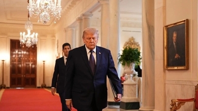 Ο Τραμπ σχολιάζει την αναστολή των συνομιλιών από την Τεχεράνη και την επίθεση του Ιράν σε αμερικανικά πλοία.