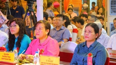 Laternenfest – die nächtliche Beleuchtung des Kokosnusswaldes von Tinh Khe.
