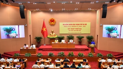 Otwarcie trzeciej sesji XVII sesji Rady Ludowej Miasta Hanoi: