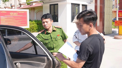 Phạm nhân nghẹn ngào trong ngày được đặc xá