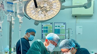 Ein Lebertumor schwillt aufgrund von Selbstbehandlung mit traditionellen Heilmitteln von 2 cm auf 20 cm an.