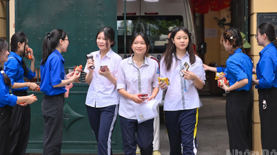 Hanoi: Penggredan kertas peperiksaan kemasukan untuk gred 10 bermula.