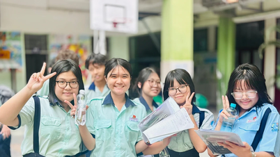 Het wiskunde-examen was van gemiddelde moeilijkheidsgraad; de kandidaten in Ho Chi Minh-stad verlieten de examenruimte stralend.