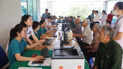 Ceremonia de lanzamiento del programa gratuito de chequeos médicos periódicos para los residentes de la provincia de Lai Chau en 2026.