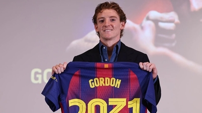 Barcelone dépense sans compter pour Anthony Gordon et Julian Alvarez : Décryptage du paradoxe de leur dette de 1,45 milliard d’euros.