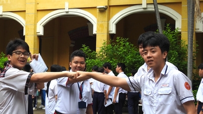 ទីក្រុងហូជីមិញ៖ បេក្ខជនជាច្រើនបានដកដង្ហើមធំដោយការធូរស្រាល ខណៈដែលការប្រឡងគណិតវិទ្យាមានភាពងាយស្រួលជាងការរំពឹងទុក។