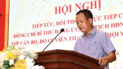 The Party Secretary of Cam Duong Ward listened to the thoughts and aspirations of youth union members and women's association members.