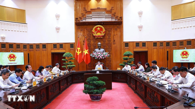 Prim-ministrul Le Minh Hung a participat la o întâlnire privind dezvoltarea unui centru financiar internațional în Vietnam.