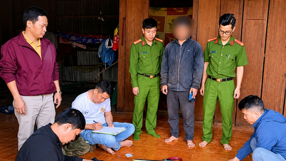 Lam Dong: Obyvatelé odevzdali řadu podomácku vyrobených zbraní.