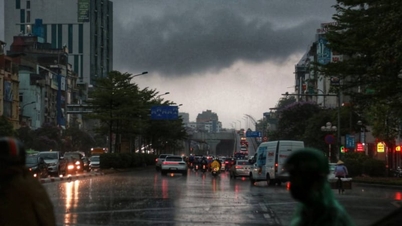 Dernières prévisions : Fortes pluies à Hanoï ce soir, orages dans de nombreuses provinces et villes, alertes de très fortes pluies dans le Sud (plus de 100 mm).