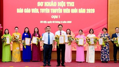 ผู้เข้าแข่งขันจำนวน 11 คน เข้าร่วมการแข่งขันรอบคัดเลือกของการประกวดการพูดในที่สาธารณะยอดเยี่ยมระดับเมือง กลุ่มที่ 1