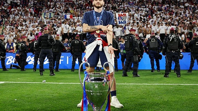 Η UEFA επέλεξε τον Κβαρατσκελία ως τον καλύτερο παίκτη του Champions League για τη σεζόν 2025-2026.