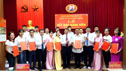 A Luong Thinh község pártbizottsága ünnepséget tartott 16 új párttag felvételére.