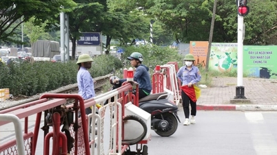 많은 사람들이 부주의하게 철로를 건넌 혐의로 벌금을 부과받았습니다.