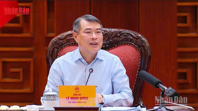 [Video] Premiärminister Le Minh Hung: Slutför banbrytande mekanismer för att utveckla ett internationellt finanscentrum