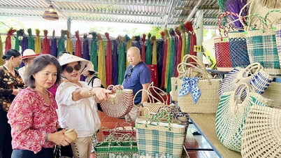 ເສດຖະກິດລວມໝູ່ໃນພື້ນທີ່ພັດທະນາໃໝ່