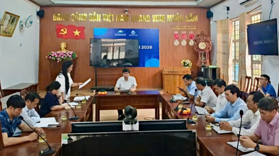 Místopředseda provinčního lidového výboru Lam Hai Giang kontroluje přípravy na maturitní zkoušky.