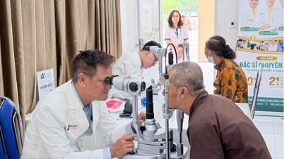 Asia Eye Hospital tilbød gratis oftalmologiske undersøkelser til over 300 innbyggere i Long Hai.