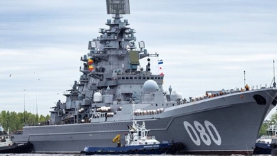 Ryssland "återupplivar" världens största krigsskepp, vilket föranleder noggrann övervakning från NATO.