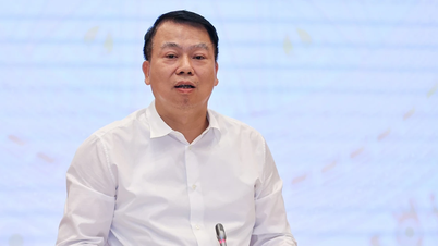 A miniszterelnök ismét kinevezte Nguyễn Đủ Chi urat pénzügyminiszter-helyettesnek.