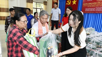 ເຊື່ອມຕໍ່ຫົວໃຈ, ສະໜັບສະໜູນຜູ້ທີ່ຕ້ອງການ.