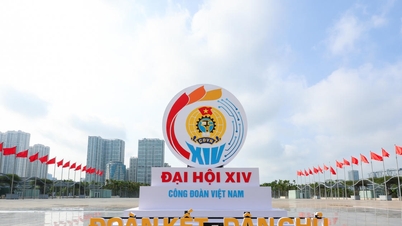 Vietnam Sendikalar Birliği'nin 14. Kongresi'ni karşılama amaçlı fotoğraf koleksiyonu.