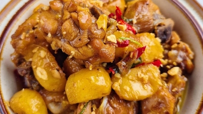 Această legumă rădăcinoasă inestetică, apoasă, hipocalorică, bogată în fibre, dulce în mod natural și crocantă este absolut delicioasă atunci când este gătită înăbușit cu pui.