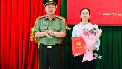 L'épouse du commandant Nguyen Xuan Hai a été recrutée dans les Forces de sécurité publique du peuple.
