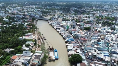 O projeto da estrada ribeirinha Bao Dinh, em Dong Thap, orçado em 2 trilhões de VND, está quase concluído.