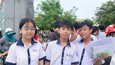 សិស្សានុសិស្សរាប់ម៉ឺននាក់នៅខេត្តអានយ៉ាងបានបញ្ចប់ការប្រណាំងក្នុងការប្រឡងចូលរៀនថ្នាក់ទី១០។
