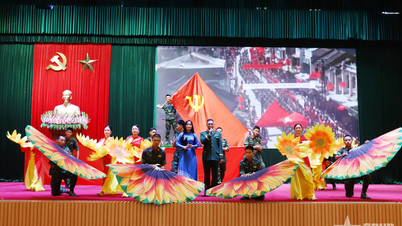 Provinční vojenské velitelství Quang Ninh uspořádalo pro rok 2026 soutěž o vynikající kádry mládežnických svazů a mladé propagandisty.
