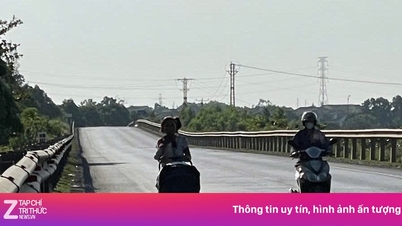 Zwei Kinder und ihre Mutter durchquerten Zentralvietnam bei der 40 Grad Celsius heißen Sonne.