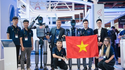 ក្រុមហ៊ុន Vinrobotics បានដាក់តាំងបង្ហាញមនុស្សយន្ត «ផលិតនៅវៀតណាម» របស់ខ្លួនជាលើកដំបូងនៅក្នុងព្រឹត្តិការណ៍បច្ចេកវិទ្យាមួយ។