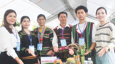 Suasana haru saat berkumpul bersama keluarga di Lam Dong.