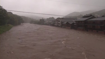 O tufão Jangmi atingiu a costa da província de Wakayama, no Japão.