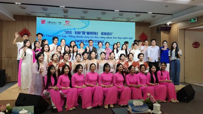 เยาวชนชาวเวียดนามและจีนแลกเปลี่ยนภาษาและเชื่อมโยงวัฒนธรรมกัน