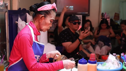 Kafe "gadis berbibir merah" itu menjadi tular di TikTok, menarik pelanggan antarabangsa di Bangkok.