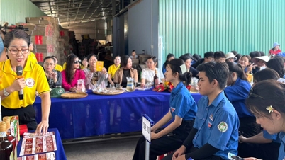 ទទួលបានបទពិសោធន៍ជាក់ស្តែងពីកសិដ្ឋានដាំផ្លែស្រកានាគ។