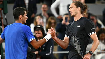Roland Garros 2026: Alexander Zverev und Jakub Mensik bezwingen die Teenager-Welle.