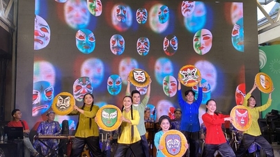 Traditionell vietnamesisk opera från Ho Chi Minh-staden intar bokgatan, operans trummande förebådar sommaren 2026.