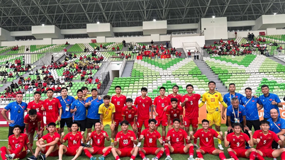 Vietnam U19 vs Myanmar U19 (4 PM today): Overcoming rough play, opening the door to the semi-finals.