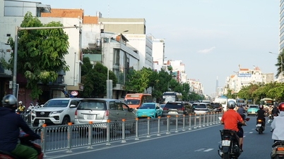 Berita utama di Kota Ho Chi Minh: Serangkaian isu "hangat" mulai dari lalu lintas hingga properti.