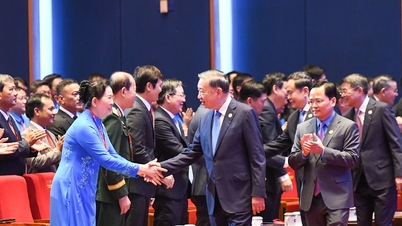 Setiausaha Agung dan Presiden To Lam menghadiri sesi pembukaan Kongres ke-14 Kesatuan Sekerja Vietnam yang khusyuk.