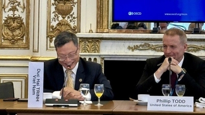 Vietnamský velvyslanec ve Francii Trinh Duc Hai se v roce 2026 zúčastnil regionálních dialogů na okraj zasedání Ministerské rady OECD.